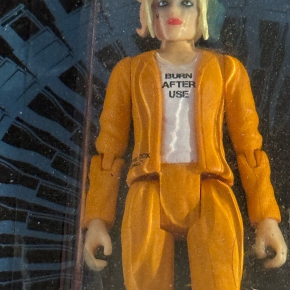 FUNKO ACTION FIGURE: Suicide Squad - Inmate Harley Quinn - Picture 4 of 4